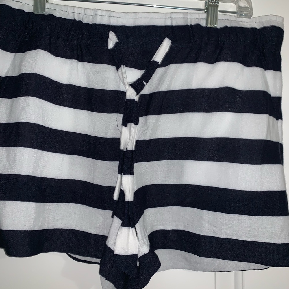Loft shorts Sz M. Navy/white stripe